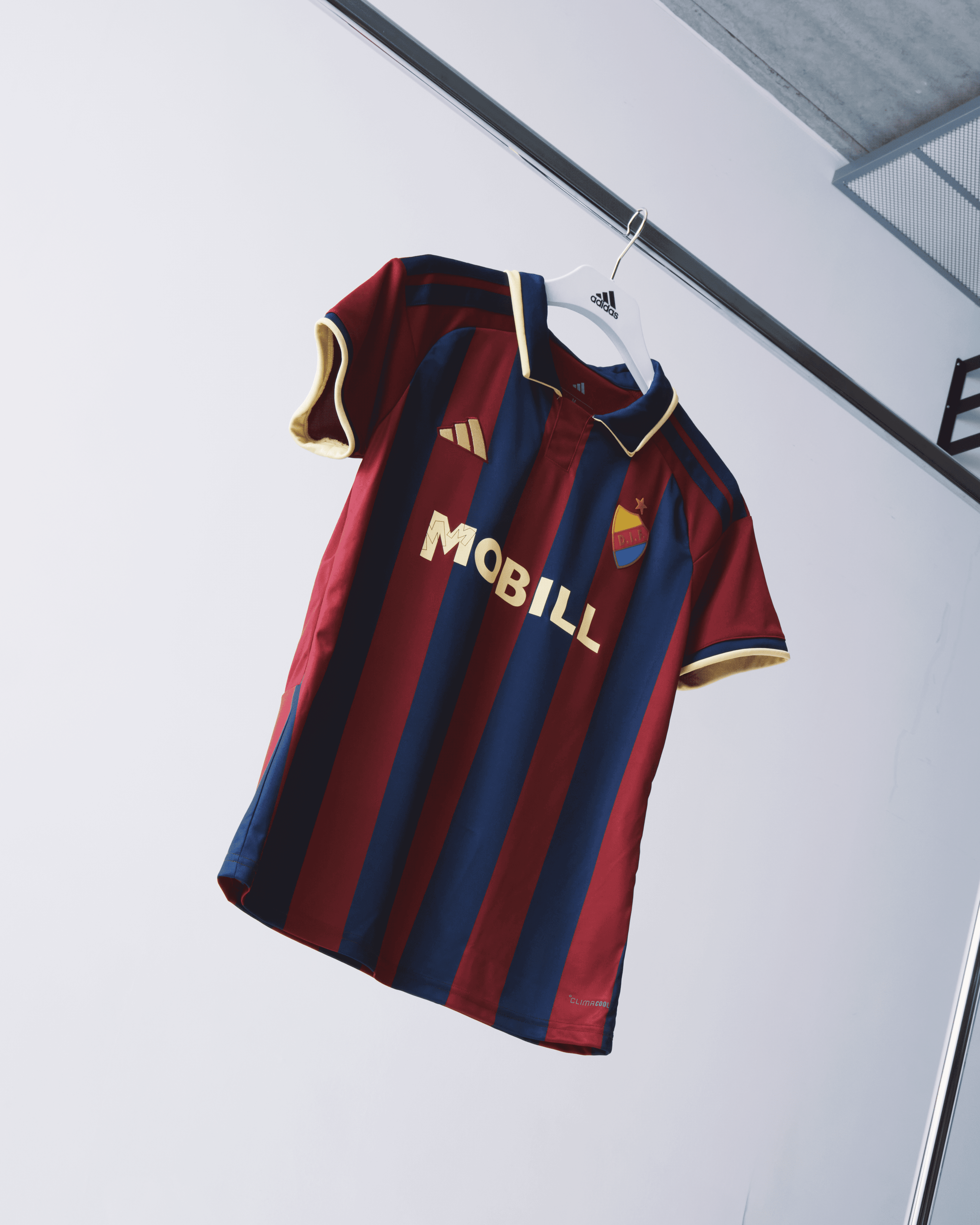 https://a.storyblok.com/f/322027/4172x5215/c4cba2e576/adidas-2026-4-5-3.png