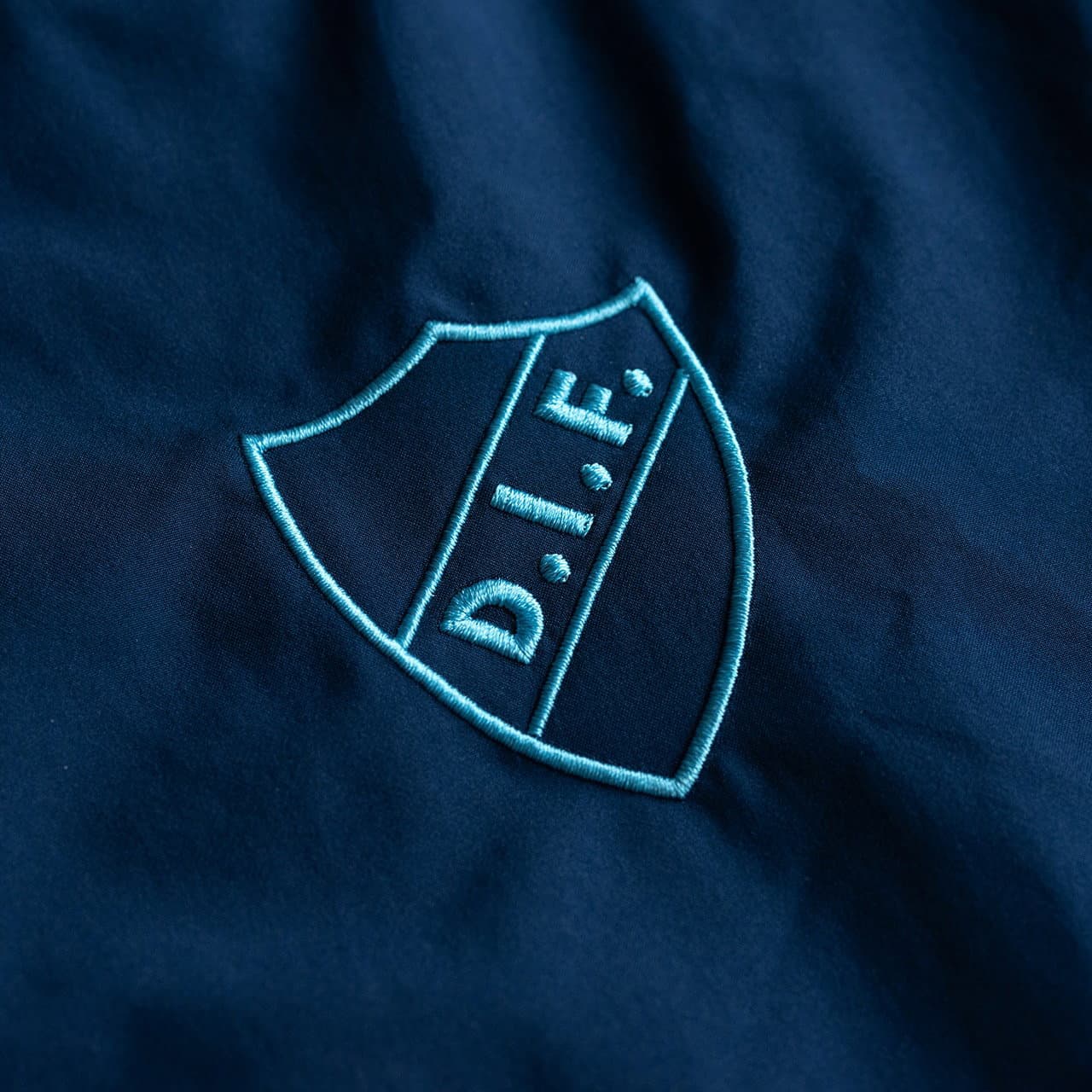 Adidas Adidas allvädersjacka ljusblå sköld - undefined 2 - DJURGÅRDSBUTIKEN