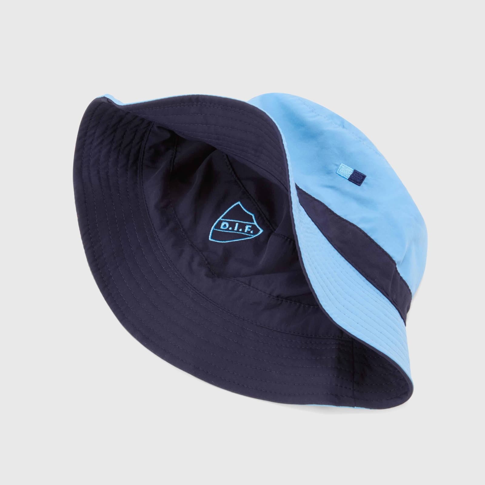 BUCKETHAT BUCKETHAT SKÖLD/FLAGGA JR 56 CM - undefined 1 - DJURGÅRDSBUTIKEN